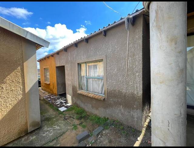 6 BEDROOM HOUSE FOR SALE IN KANANA PARK